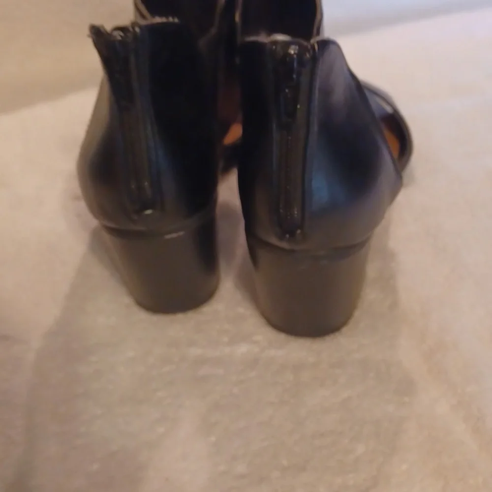 Sonoma +Vitalize by Ortholite sandles women's size 9